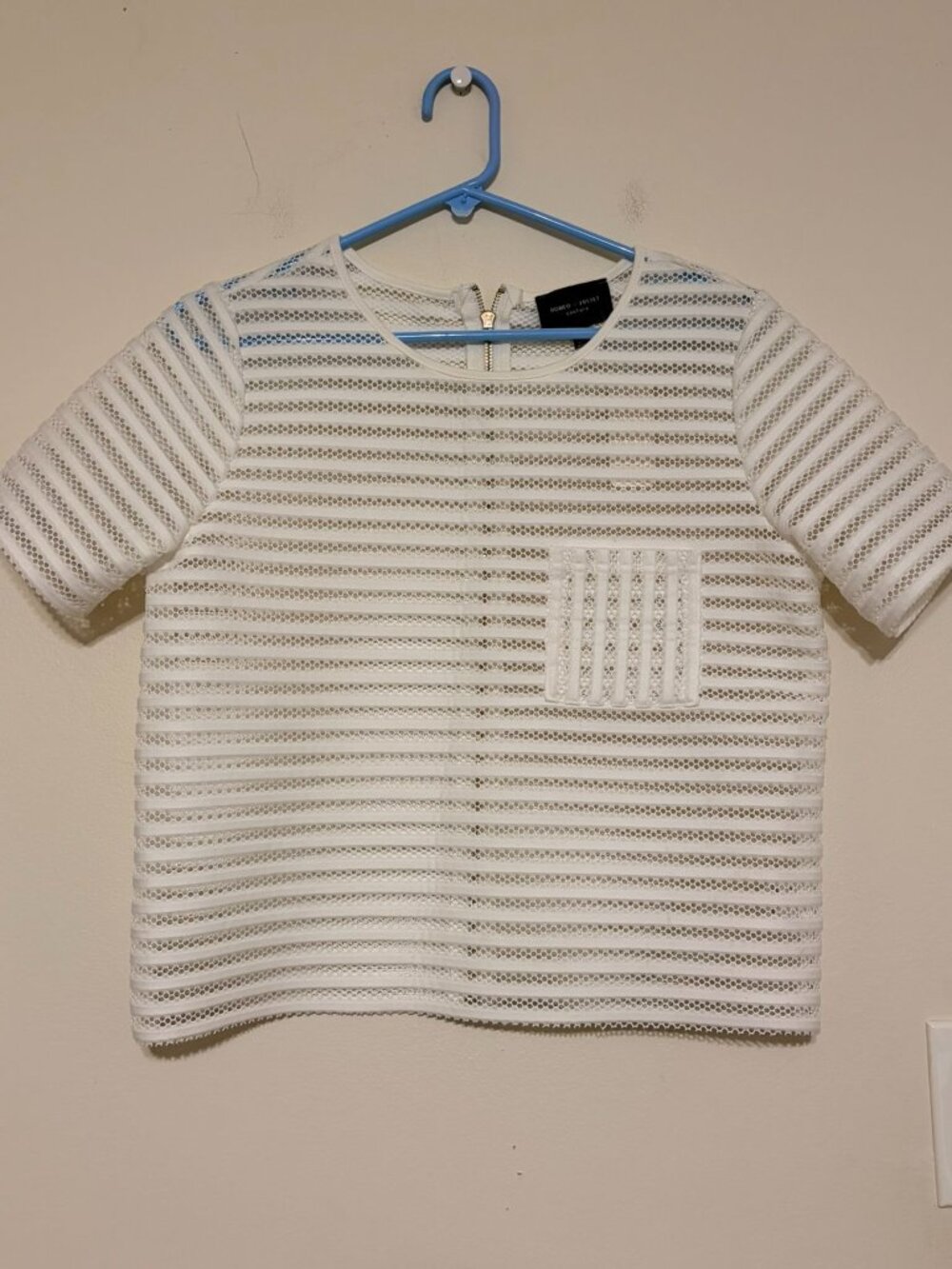 New NWT Romeo & Juliet Couture White Mesh Striped Cropped Top Size Large